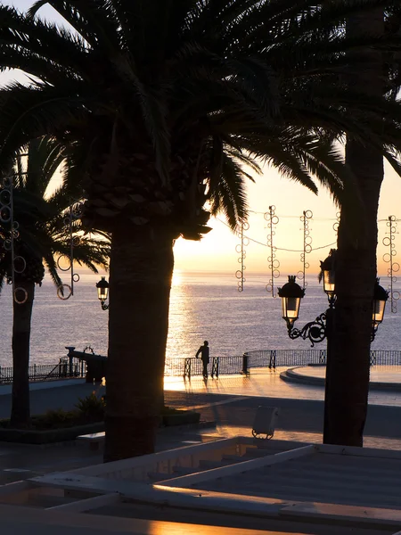 Sonnenaufgang über dem Balcon de Europe mit der Statue von König Alphonso — Stockfoto