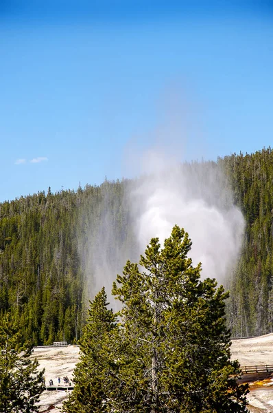 Ενεργοί Geysers Και Γεωθερμικές Λίμνες Του Εθνικού Πάρκου Yellowstone Γέλοουστοουν — Φωτογραφία Αρχείου