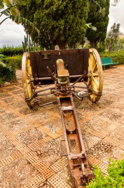 Sicilya 'daki Taormina' nın en büyük zevkleri muhteşem Villa Comunale 'dir. Bu, 19. yüzyılın sonlarında Lady Florence Trevelyan 'ın egzotik bahçesiyle, süslü tuğlalı köşkleriyle yaratıldığı yerdi.. 