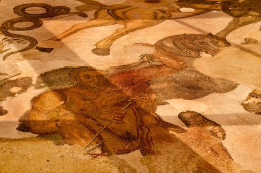 2000 yıllık Roma Piazza Armerina Sicilya Mozaikleri (telif hakkı yok) Villa Romana del Casale, Sicilya 'nın Piazza Armerina kentinin dışında bir Roma villasıdır. Dünyadaki en büyük ve en karmaşık Roma mozaiği koleksiyonuna sahip.
