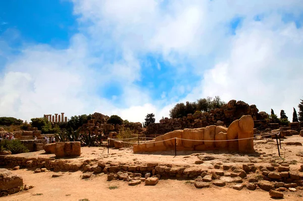 アグリジェントシチリア島は 寺院の谷と呼ばれる領域をカバーしています これは 南の古代都市の大規模な聖域であります7ドーリア様式の記念碑的なギリシャの寺院は 中に構築されました6 5世紀紀元前 — ストック写真