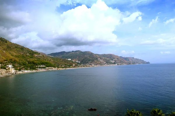 Coast Taormina Mare Viewed Town Taormina High Hill Beach Skies — Stock Photo, Image