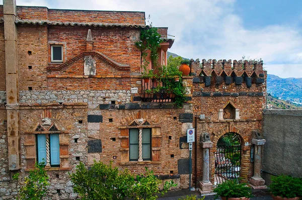 Ongebruikelijke Architectuur Taormina Italië Weet Niet Zeker Het Een Kasteel — Stockfoto