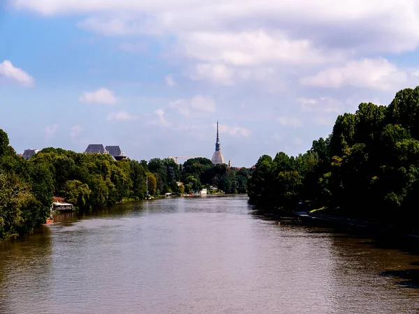 Rio Atravessa Cidade Turin Rio Rio Mais Longo Itália Que — Fotografia de Stock