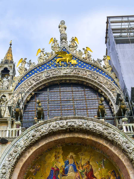 Facade Marks Cathedral Bronze Horses Golden Lion Venice Italy — Stock Photo, Image