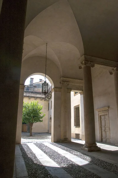 北イタリアのヴェネト地区の美しいイタリアのヴィンチェンツァの建築の詳細 — ストック写真