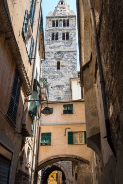 Ceneviz 'de Caruggi olarak bilinen dar sokaklardaki mimari detaylar. Bu eski kasaba, eşsiz cazibesini korumak amacıyla 2006 yılında Dünya Mirasları Listesi 'ne (UNESCO) kondu..