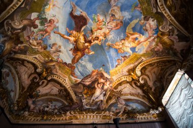 Bir zamanlar Savoy Hanedanı 'nın bir kraliyet kenti olan Cenova, İtalyan Biçimi' nde zengin saraylar, avlular ve iç mekanlarla doluydu. Ceneviz 2006 yılında Dünya Mirasları Listesi 'ne (UNESCO) konmuştu. 