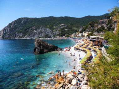 Monterosso al Mare Kuzey İtalya 'da Liguria' nın büyüleyici Cinque Terra Sahili 'nde deniz gezisi için kuzey başlangıç noktası.