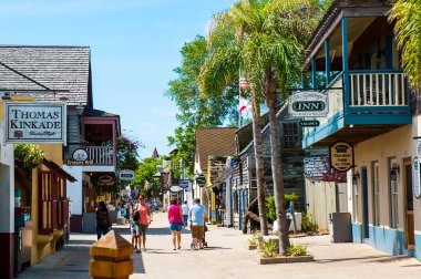 St. Augustine, Amerika Birleşik Devletleri 'nin Florida eyaletinde yer alan bir şehirdir. İspanyol kaşif ve Amiral Pedro Menendez de Avils tarafından 1565 yılında kurulan şehir, Amerika Birleşik Devletleri 'nin Avrupa' da sürekli olarak işgal edilen en eski kenti ve limanıdır.. 