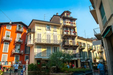 Stresa, Kuzey İtalya 'daki Maggiore Gölü' nün ana merkezidir. Bir sürü güzel oteli ve binası olan bir kasaba. Buradan itibaren teleferik sizi dağlara, feribotlar da tüm göle götürür. Köyleri, kasabaları ve adaları birbirine bağlar.