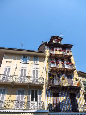 Stresa, Kuzey İtalya 'daki Maggiore Gölü' nün ana merkezidir. Bir sürü güzel oteli ve binası olan bir kasaba. Buradan itibaren teleferik sizi dağlara, feribotlar da tüm göle götürür. Köyleri, kasabaları ve adaları birbirine bağlar.
