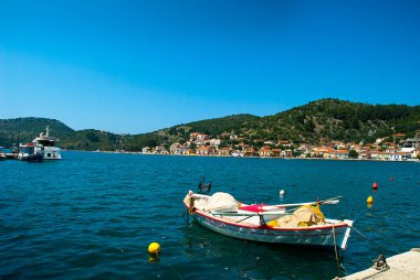 Kephalonia Adası 'ndaki argostoli limanında tekne