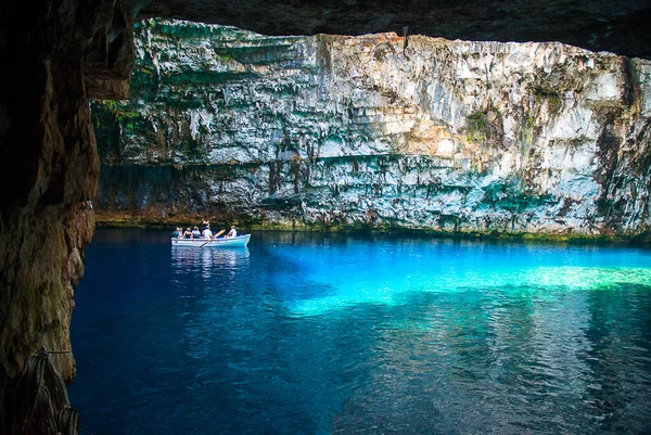 Ilha Kephalonia Lago Melissani Era Caverna Das Ninfas Lago Cercado — Fotografia de Stock