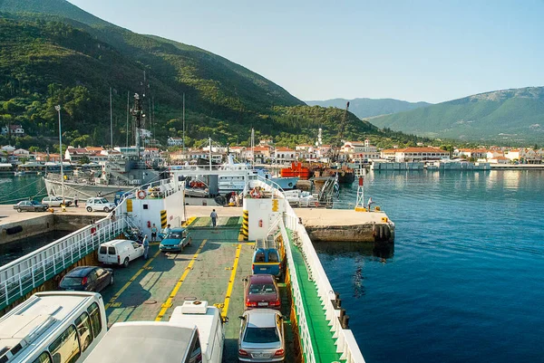 Ferry Île Ithaka Accoste Argostoli Capitale Île Képhalonie Grèce — Photo