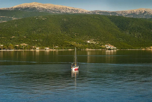 Tranquillo Giro Barca Attraverso Baia Sull Isola Itaca Nelle Isole — Foto Stock