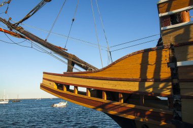  The Mayflower II is a full-size replica of the Mayflower, the ship which brought the Pilgrims to Plymouth in 1620.It is on the State Pier in Plymouth Center in the USA. The ship is a museum about the Pilgrims' historic voyage from Plymouth, England, clipart