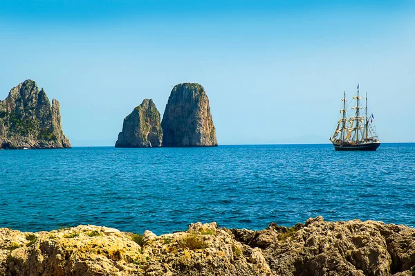 Faraglione Rocks Iconic Symbol Isle Capri Thesorrentine Peninsular Bay Naples — Stock Photo, Image