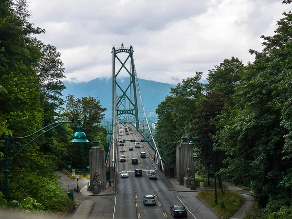 Schorsingsbrug Aan Rand Van Vancouver Als Rockie Mountains Gaat — Stockfoto