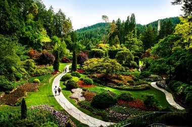 Butchart Gardens, Kanada 'nın Brentwood Körfezi' nde her yıl bir milyondan fazla ziyaretçi aldığını iddia eden Victoria yakınlarındaki bir grup çiçek bahçesidir..