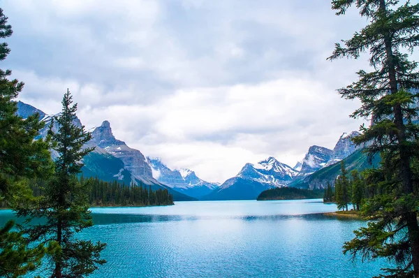 Lago Maligne Ilha Spirit Perto Jasper Alberta Passeios Barco Correr — Fotografia de Stock