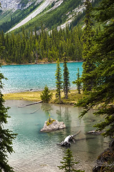 Maligne Lake Und Spirit Island Der Nähe Von Jasper Alberta — Stockfoto