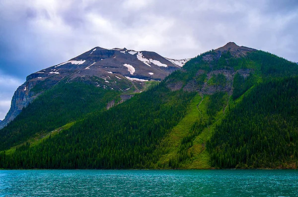 Λίμνη Maligne Και Νησί Spirit Κοντά Jasper Στην Alberta Ακτοπλοϊκές — Φωτογραφία Αρχείου