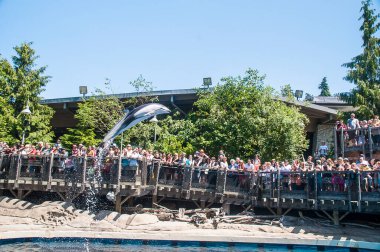 Vancouver Kanada, Stanley Park 'taki Vancouver Akvaryumu. Vancouver için önemli bir turistik ilgi merkezi olmasının yanı sıra, akvaryum deniz araştırmaları, korunma ve deniz hayvanları rehabilitasyonu merkezidir.. 