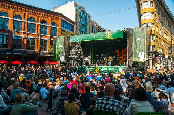 Jazzový Festival Ulicích Gastownu Dnes Uměleckou Čtvrtí Vancouveru Vancouver Patří — Stock fotografie