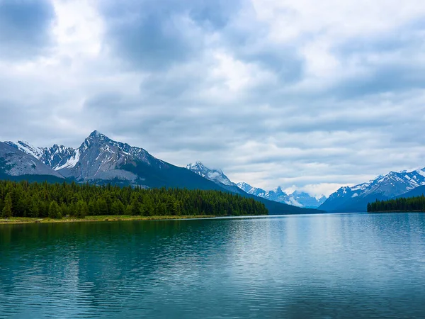 Las Montañas Alrededor Del Lago Maligne Parque Nacional Jasper Canadá — Foto de Stock