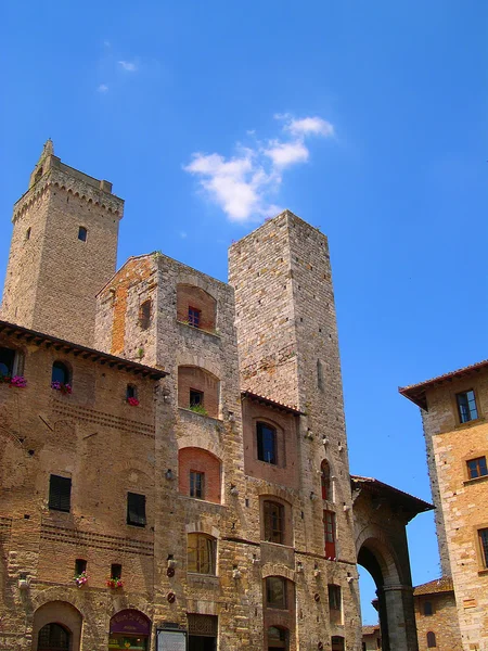 Medeltida tornen i san gimignano i Toscana Italien — Stockfoto
