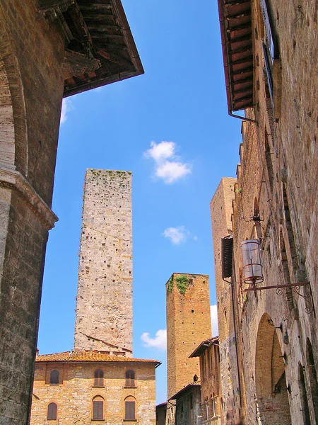 Medeltida tornen i san gimignano i Toscana Italien — Stockfoto