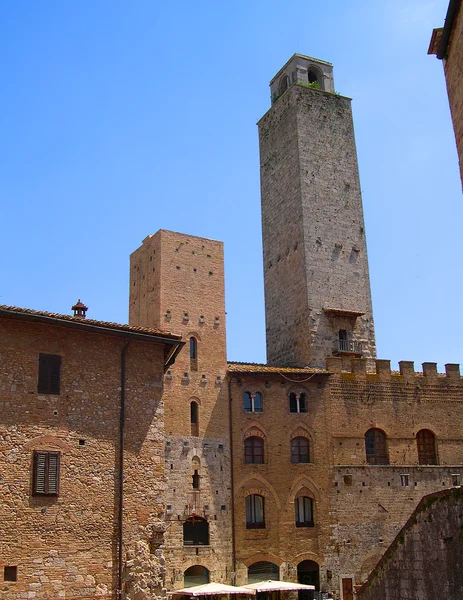 Medeltida tornen i san gimignano i Toscana Italien — Stockfoto