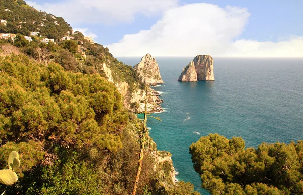 Faraglioni Rocks off the magical island of Capri in The Bay of Naples Italu — Stock Photo, Image