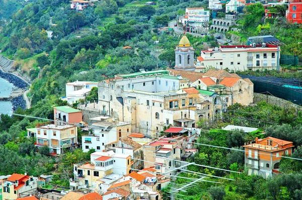 Aldeia na Costa Amalfitana possivelmente Priano na Itália — Fotografia de Stock