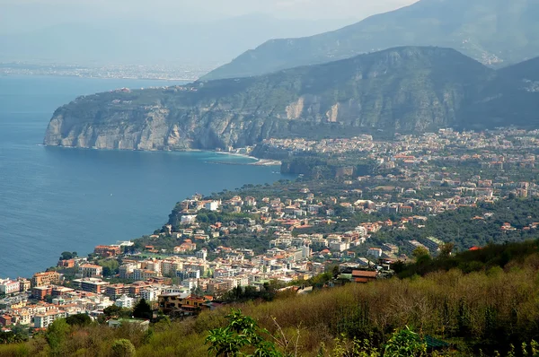 La vista di Sorrento da Sant Agata sopra Sorrento — Foto Stock