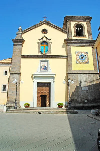 Церковь и деревня Сан-Агата над Сорренто Италт — стоковое фото