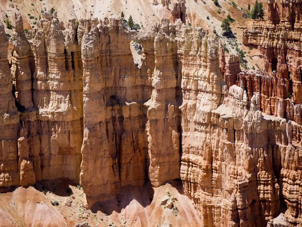 BryceCanyon is distinctive due to its geological structures, called hoodoos, formed from wind, water, and ice erosion of the river and lakebed sedimentary rocks these are eerie and often whimsical — Stock Photo, Image