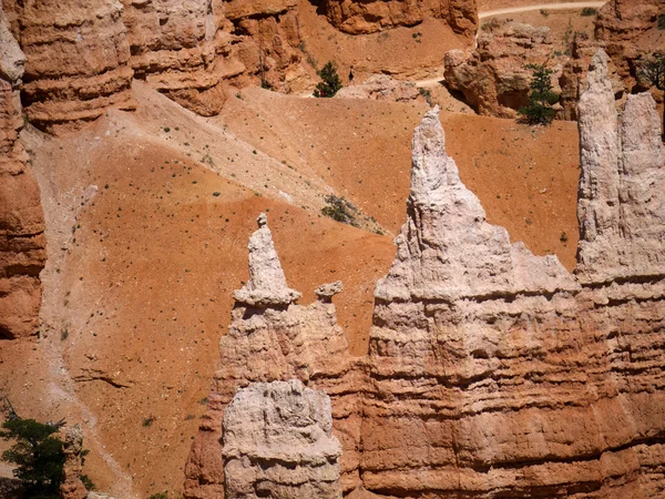 BryceCanyon is distinctive due to its geological structures, called hoodoos, formed from wind, water, and ice erosion of the river and lakebed sedimentary rocks these are eerie and often whimsical — Stock Photo, Image