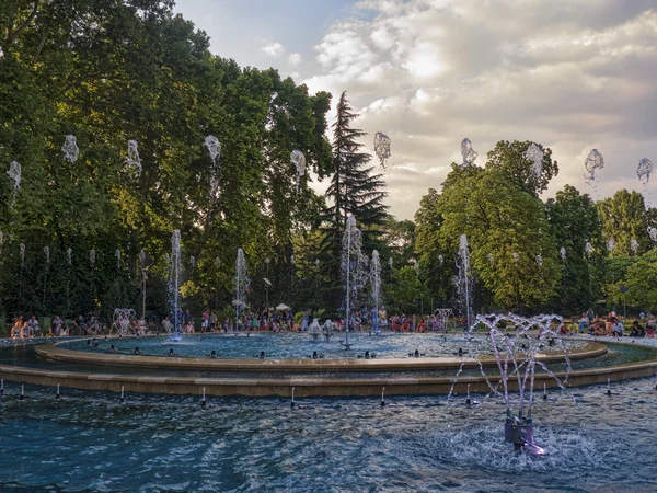 玛格丽特岛在匈牙利首都布达佩斯中跳舞音乐喷泉 — 图库照片