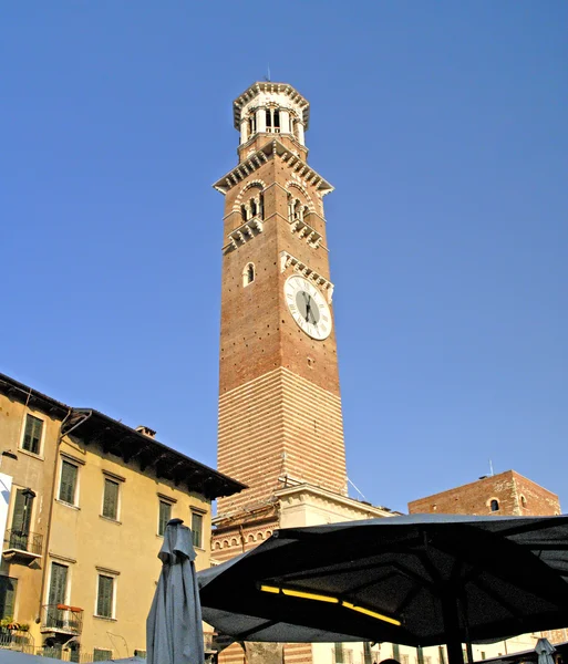 Os edifícios na cidade de Verona Itália — Fotografia de Stock