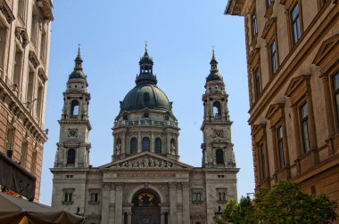 gevel van de Sint stephan basiliek