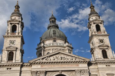 gevel van de Sint stephan basiliek