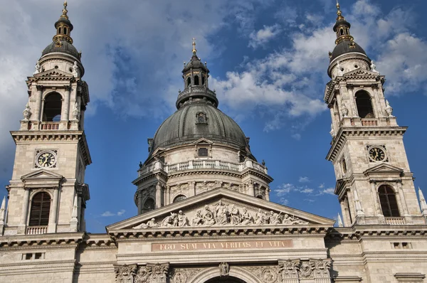 gevel van de Sint stephan basiliek
