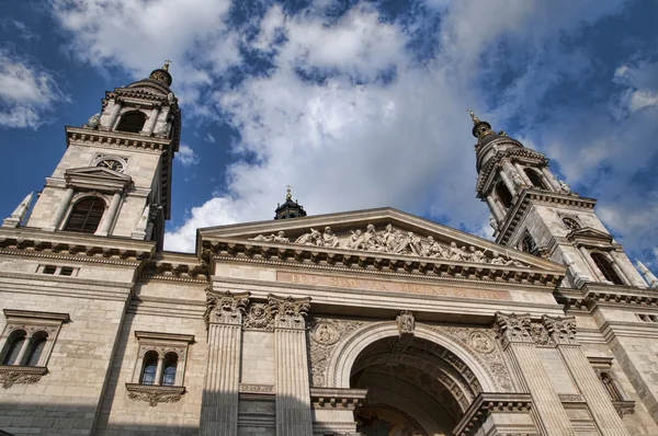 Gevel van de Sint stephan basiliek — Stockfoto