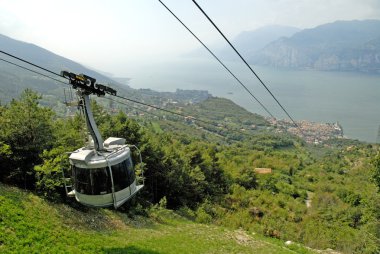 Malcesine Kuzey İtalya'daki Garda Gölü kıyısında yukarıda Monte Baldo Zirvesi