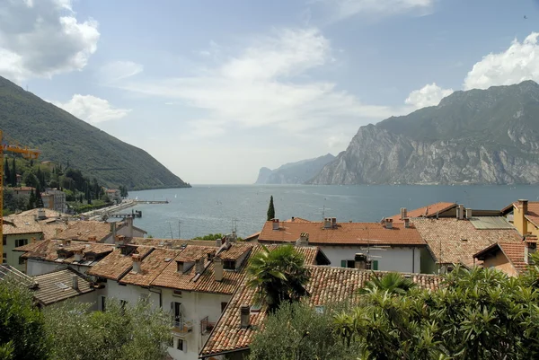 Torbole is situated on the extreme north-western appendix of the Baldo chain in the Trento region of Italy. and it is set as an amphitheatre on Lake Garda. — Stock Photo, Image