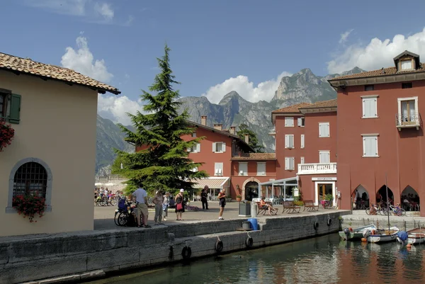 Torbole is situated on the extreme north-western appendix of the Baldo chain in the Trento region of Italy. and it is set as an amphitheatre on Lake Garda. — Stock Photo, Image