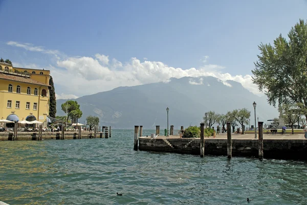 Bir Riva Del Garda Garda Gölü İtalya müstahkem şehir biridir — Stok fotoğraf