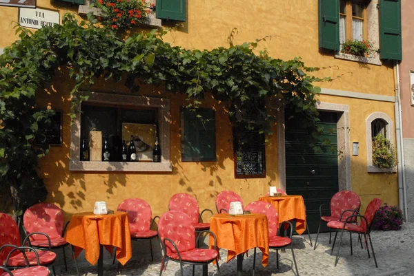 Malcesine garda Gölü Kuzey İtalya üzerinde — Stok fotoğraf